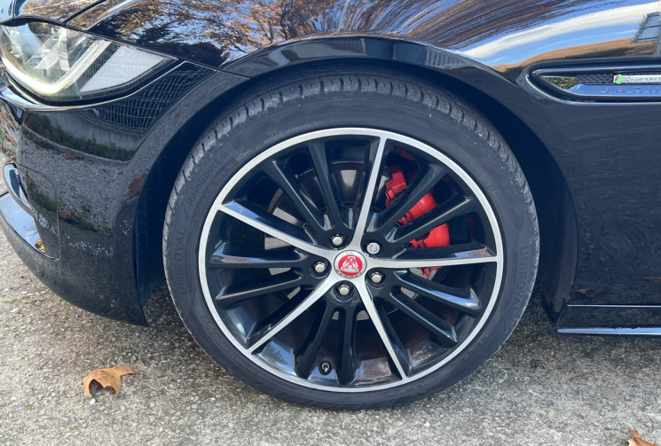 Jaguar XE 2.0 D 180 R-Sport BVA / Toit Ouvrant / Sièges Chauffants / Keyless 