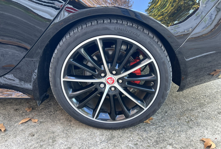 Jaguar XE 2.0 D 180 R-Sport BVA / Toit Ouvrant / Sièges Chauffants / Keyless 