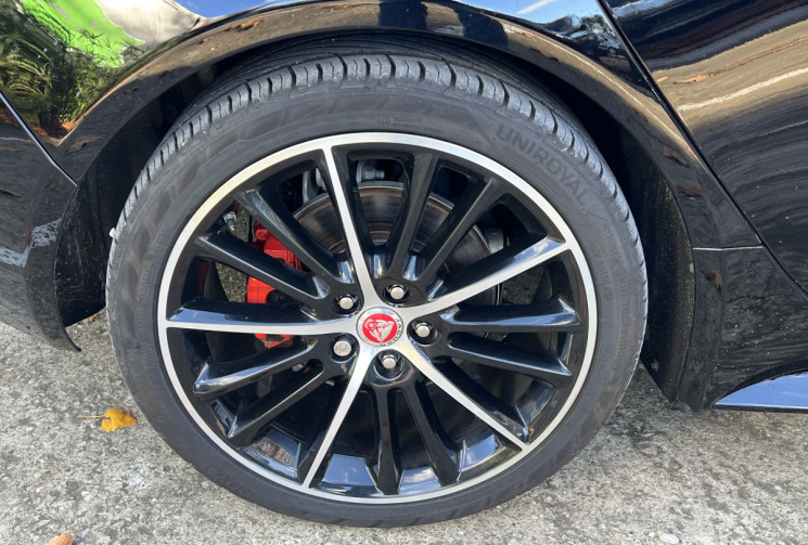 Jaguar XE 2.0 D 180 R-Sport BVA / Toit Ouvrant / Sièges Chauffants / Keyless 