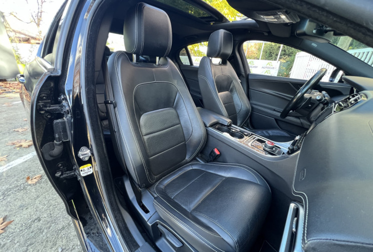Jaguar XE 2.0 D 180 R-Sport BVA / Toit Ouvrant / Sièges Chauffants / Keyless 