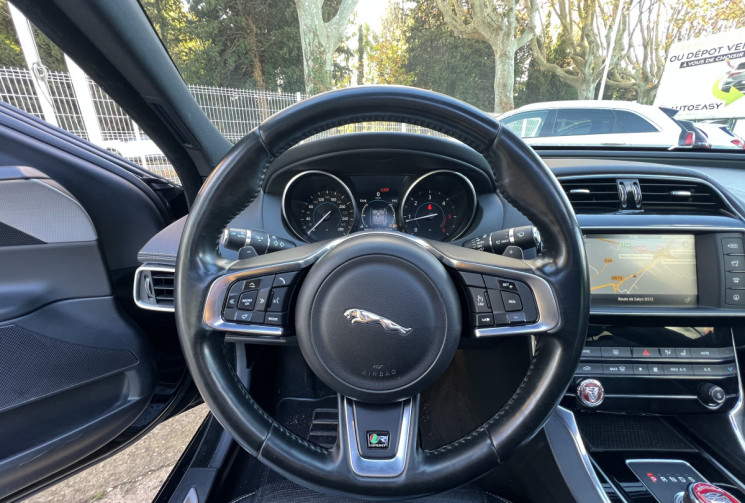 Jaguar XE 2.0 D 180 R-Sport BVA / Toit Ouvrant / Sièges Chauffants / Keyless 