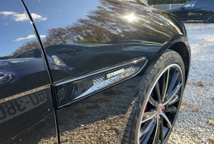 Jaguar XE 2.0 D 180 R-Sport BVA / Toit Ouvrant / Sièges Chauffants / Keyless 
