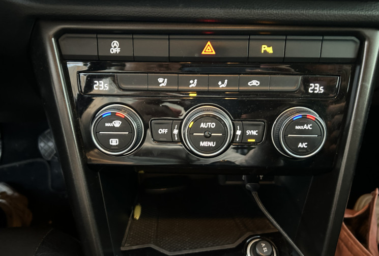 Volkswagen T-Roc 1.0 TSI 115 Ch LOUNGE * 1ER MAIN * CAMERA * CARPLAY