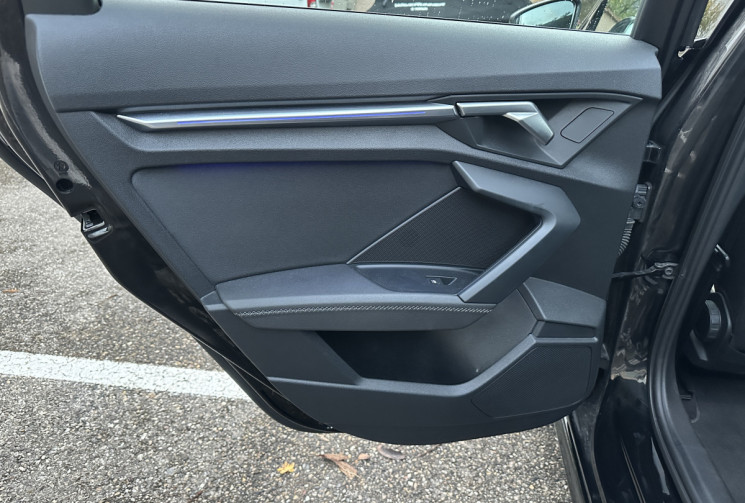 Audi A3 Limousine 30 TFSI 110 ch MH S line S tronic 7 / Entretien 100% AUDI