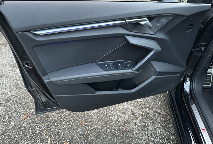 Audi A3 Limousine 30 TFSI 110 ch MH S line S tronic 7 / Entretien 100% AUDI