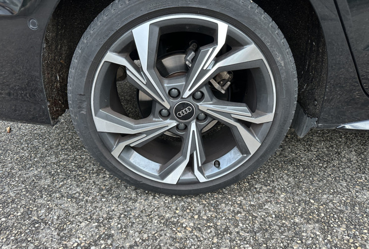 Audi A3 Limousine 30 TFSI 110 ch MH S line S tronic 7 / Entretien 100% AUDI