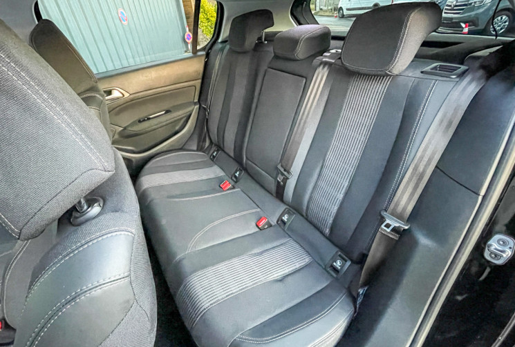 Peugeot 308 1.2 130 ALLURE 1er MAIN KEYLESS CAMERA CARPLAY COURROIE REVISION POUR LA VENTE