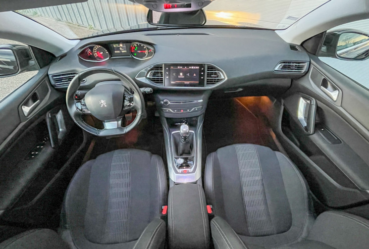 Peugeot 308 1.2 130 ALLURE 1er MAIN KEYLESS CAMERA CARPLAY