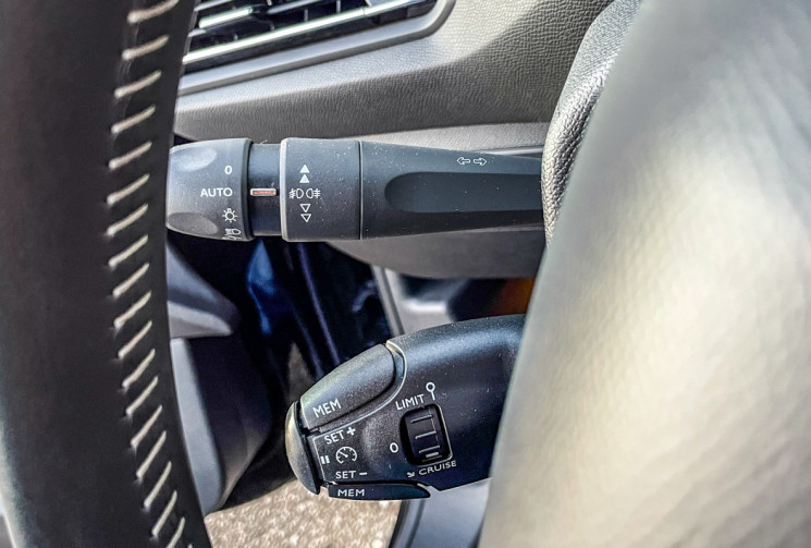 Peugeot 308 1.2 130 ALLURE 1er MAIN KEYLESS CAMERA CARPLAY COURROIE REVISION POUR LA VENTE