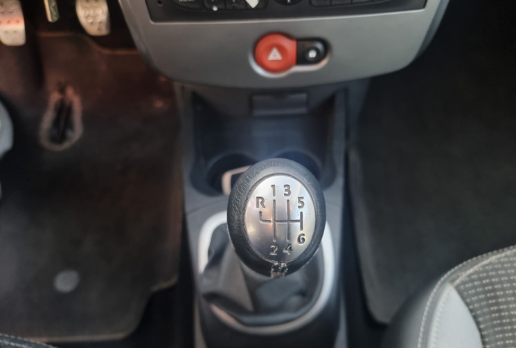 Renault Clio III 1.6 16V 128 GT