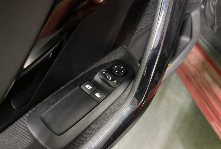 Peugeot 208  ACTIVE 1.2 PURETECH* BLUETOOH / CLIMATISATION