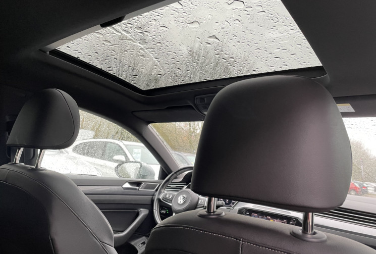 Volkswagen ARTEON 1.5 TSI 150 ch R Line DSG7 /1E Main 67500 km/DCC amort. piloté/TO pano/JA 20/ 