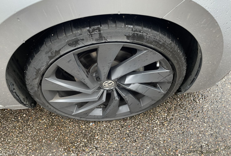 Volkswagen ARTEON 1.5 TSI 150 ch R Line DSG7 /1E Main 67500 km/DCC amort. piloté/TO pano/JA 20/ 