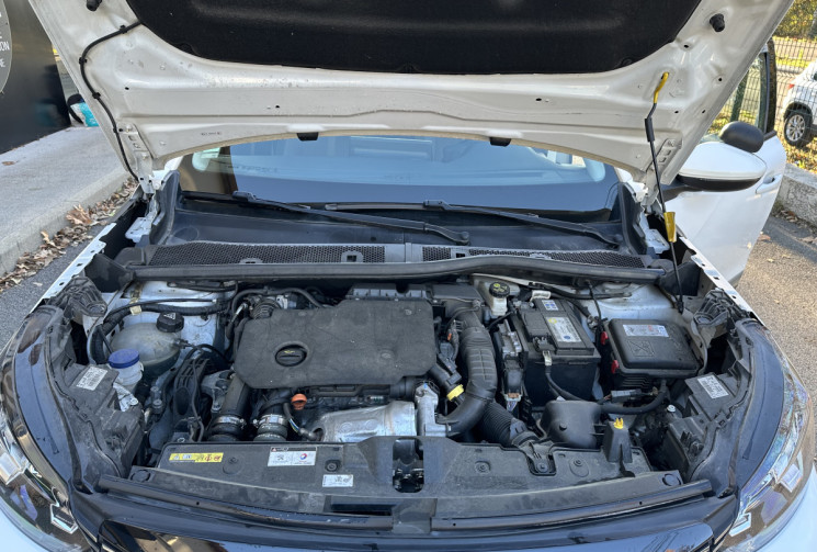 Peugeot 2008 1.5 BlueHDi 100 ch Allure Business / Cockpit / ENTRETIEN COMPLET /  Auto école