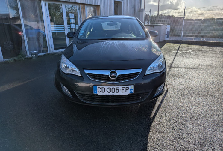 Opel Astra 1.4 I 100 ESSENTIAL / MOTEUR A CHAINE / GARANTIE 12 MOIS