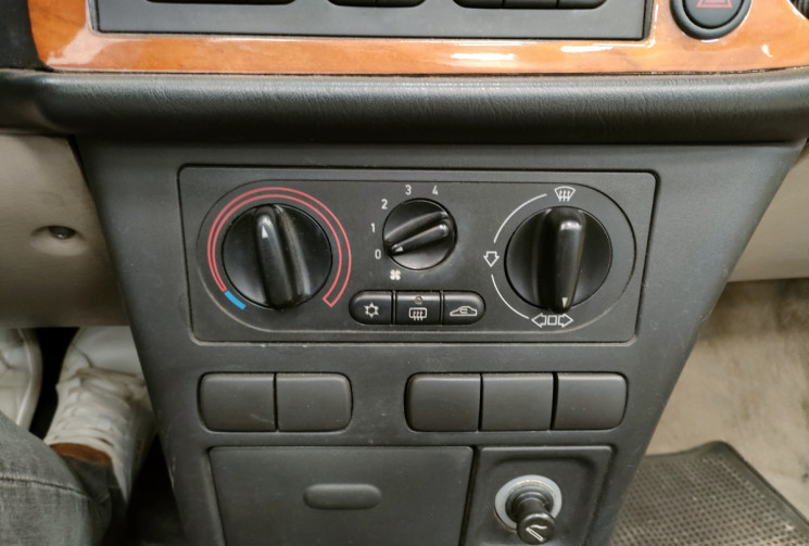 Saab 900 NG série 2 Cabriolet 2.3 145ch