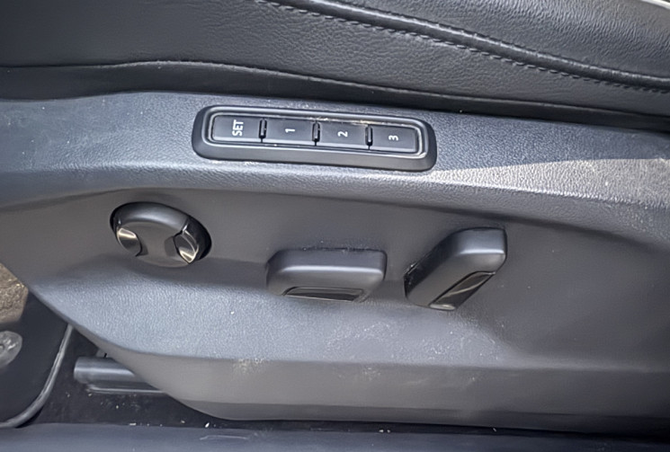 Volkswagen Tiguan 2.0 TDI 150ch ELEGANCE EXCLUSIVE DSG7 * FULL OPTIONS* ATTELAGE* CUIR *            