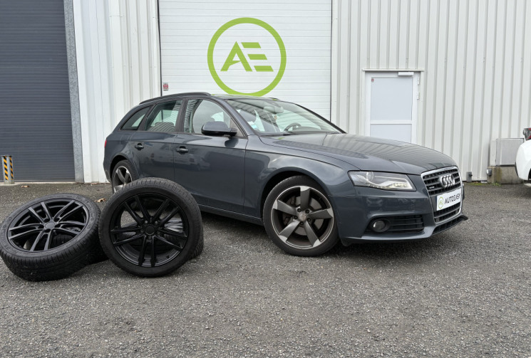 Audi A4 Avant 2.0 TFSI 211 Quattro S-tronic7 * 4 roues hiver