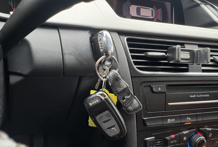 Audi A4 Avant 2.0 TFSI 211 Quattro S-tronic7 * 4 roues hiver * En FRANCE