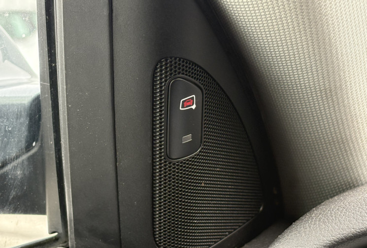 Audi A4 Avant 2.0 TFSI 211 Quattro S-tronic7 * 4 roues hiver