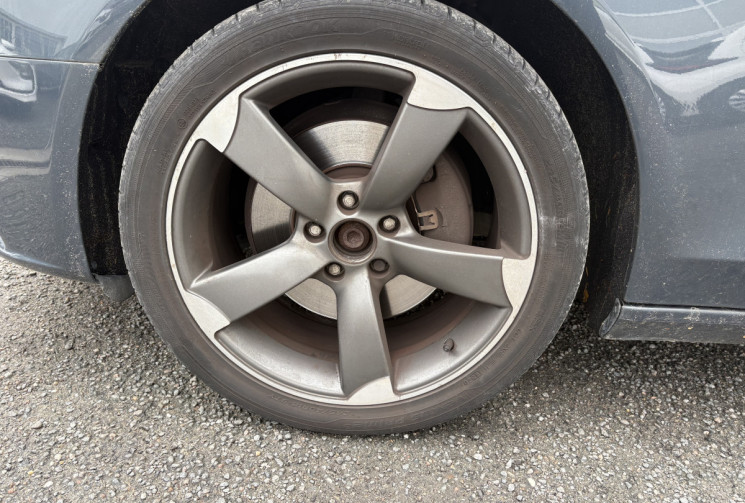 Audi A4 Avant 2.0 TFSI 211 Quattro S-tronic7 * 4 roues hiver