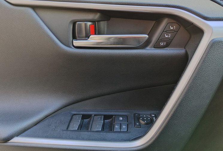 Toyota RAV4 2.5 Hybride FULL OPTION / SUIVI TOYOTA / 218ch / 2WD MY22