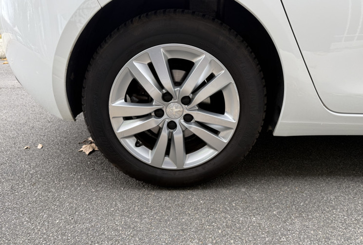 Peugeot 308 1.5 BlueHDI 130 Active Business EAT8 * Ent. complet a jour * CT ok * Garantie 6 mois