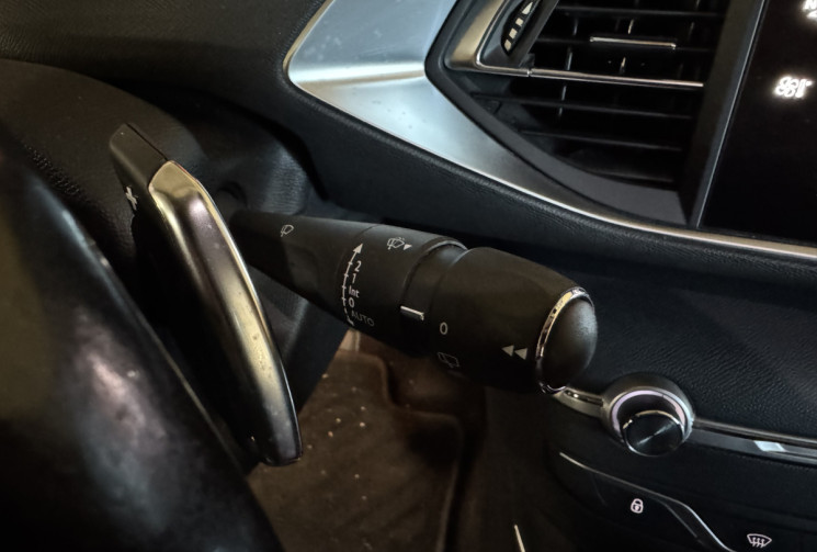 Peugeot 308 Phase II 1.5 BlueHDi EAT6 130 cv