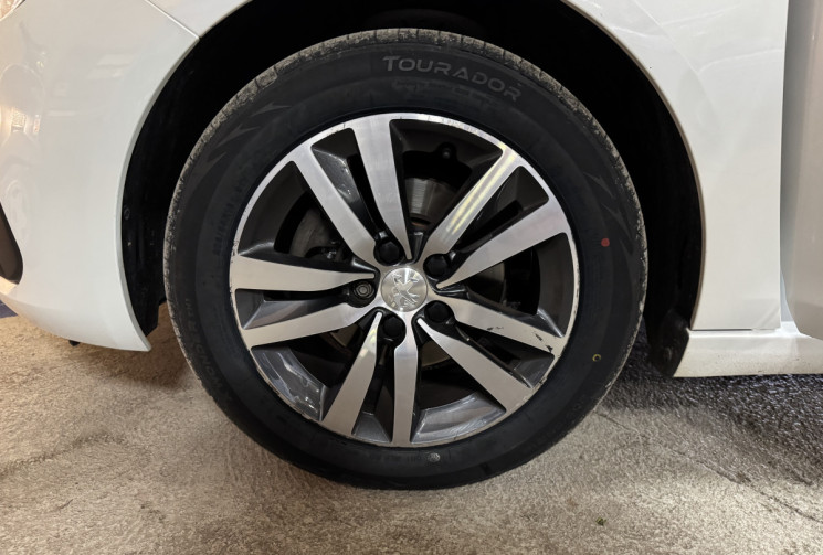 Peugeot 308 Phase II 1.5 BlueHDi EAT6 130 cv