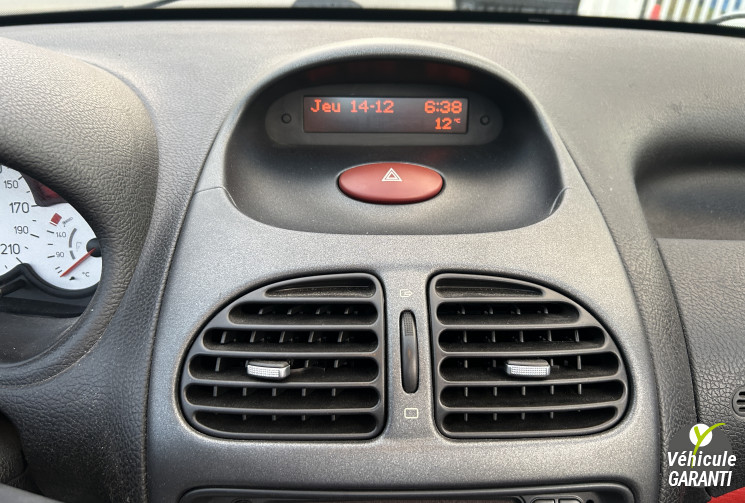 Peugeot 206 CC 2.0 136 Ch 16S * 1ER MAIN * FAIBLE KILOMETRAGE * CLIM AUTOMATIQUE