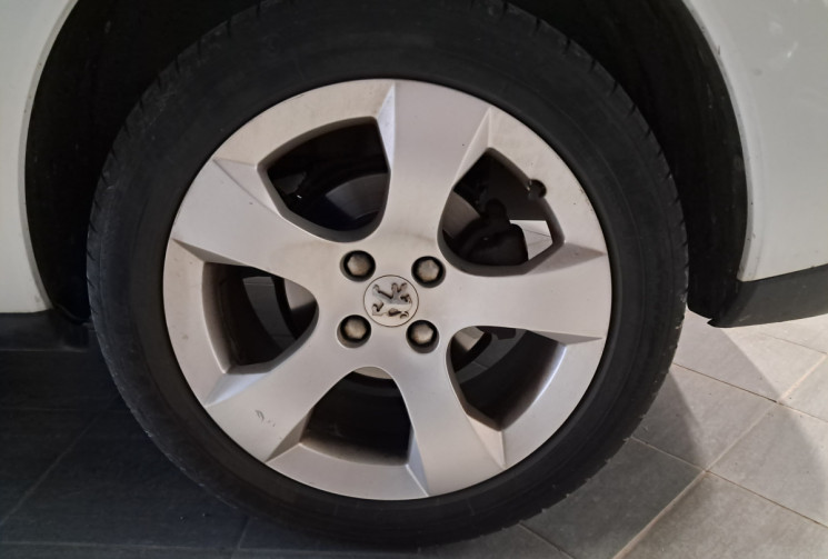 Peugeot 3008 2.0 HDi163 FAP Féline BA6 -  / TBE / SUIVI  ENTRETIEN - DISTRI OK   /  GARANTIE 