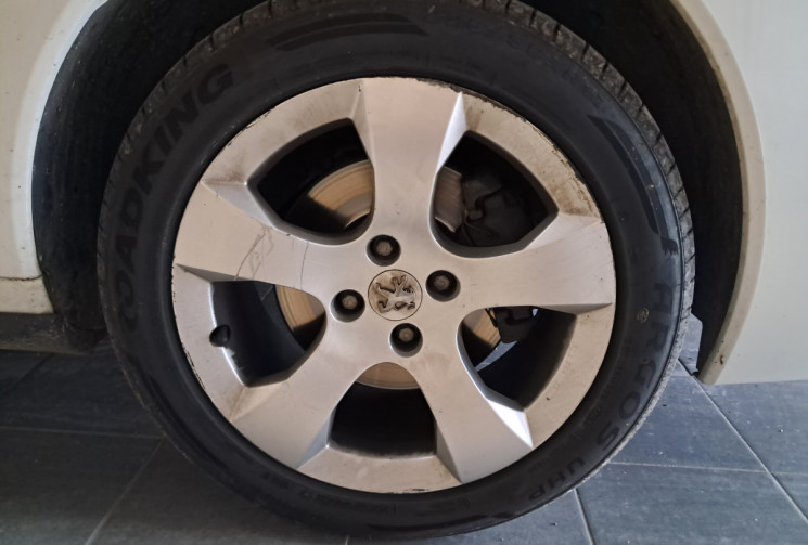 Peugeot 3008 2.0 HDi163 FAP Féline BA6 -  / TBE / SUIVI  ENTRETIEN - DISTRI OK   /  GARANTIE 