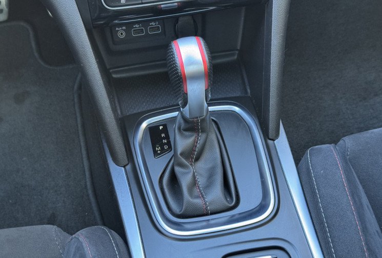 Renault Megane RS Line 1.3 TCe 160 EDC7 / Toit ouvrant / Cockpit / Carplay / Attelage / Entretien OK