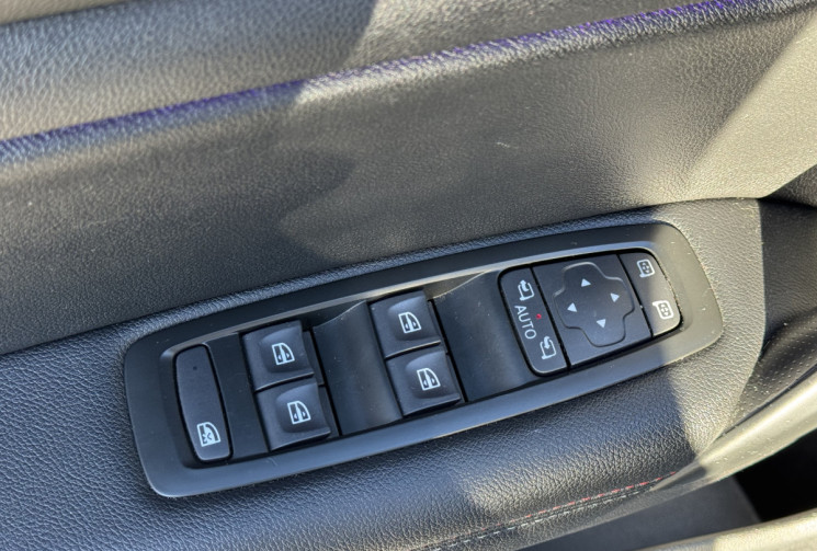 Renault Megane RS Line 1.3 TCe 160 EDC7 / Toit ouvrant / Cockpit / Carplay / Attelage / Entretien OK