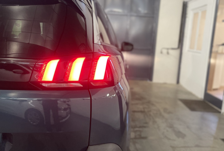 Peugeot 5008 ALLURE 1.6 165ch MOTEUR A CHAINE 