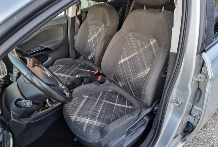 Opel Corsa 1.4 90 Black Edition