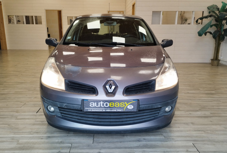 Renault Clio III 5 Portes 1.6 i 16V 111 cv