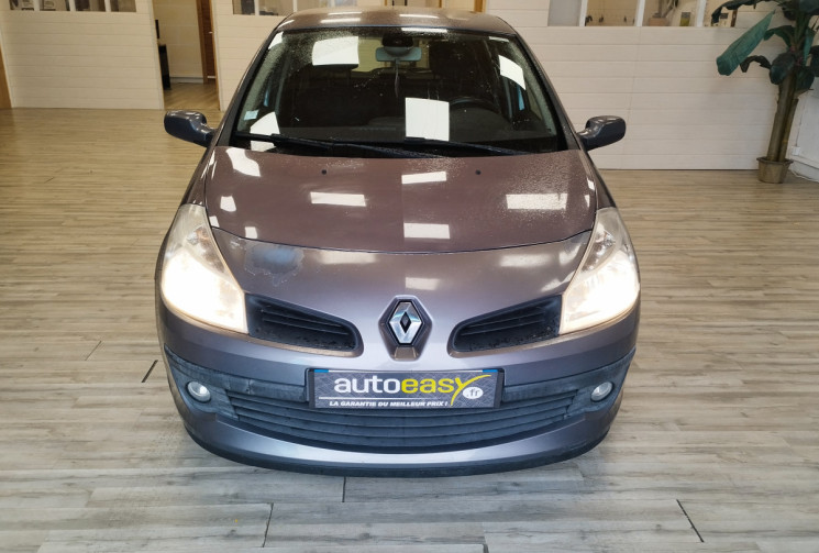 Renault Clio III 5 Portes 1.6 i 16V 111 cv