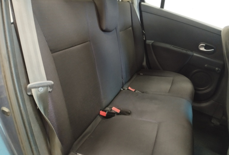 Renault Clio III 5 Portes 1.6 i 16V 111 cv