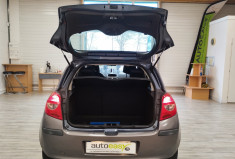 Renault Clio III 5 Portes 1.6 i 16V 111 cv