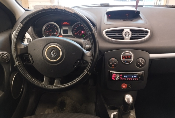 Renault Clio III 5 Portes 1.6 i 16V 111 cv