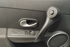 Renault Clio III 5 Portes 1.6 i 16V 111 cv