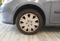 Renault Clio III 5 Portes 1.6 i 16V 111 cv