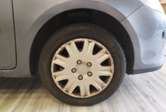 Renault Clio III 5 Portes 1.6 i 16V 111 cv