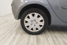 Renault Clio III 5 Portes 1.6 i 16V 111 cv