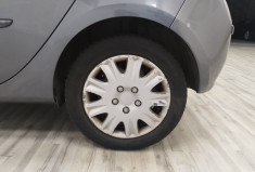 Renault Clio III 5 Portes 1.6 i 16V 111 cv