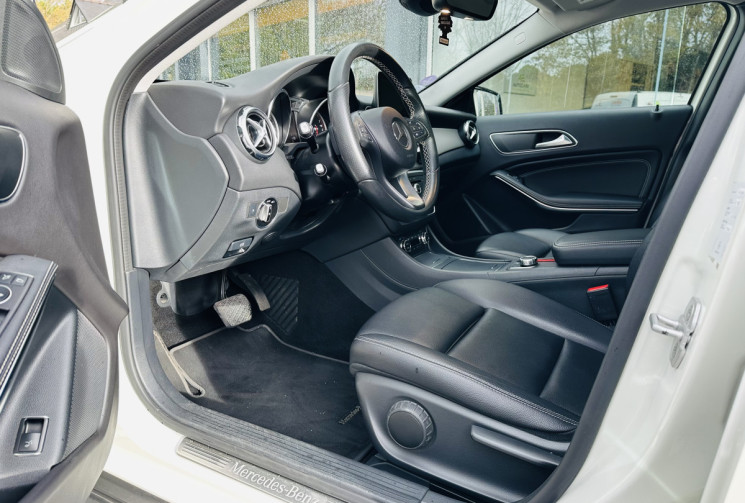 Mercedes GLA 200 156ch Sensation Etat exceptionnel / Attelage