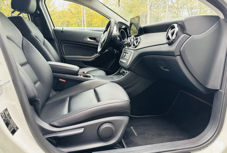 Mercedes GLA 200 156ch Sensation Etat exceptionnel / Attelage