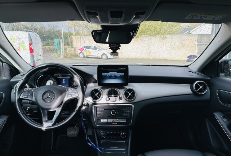 Mercedes GLA 200 156ch Sensation Etat exceptionnel / Attelage