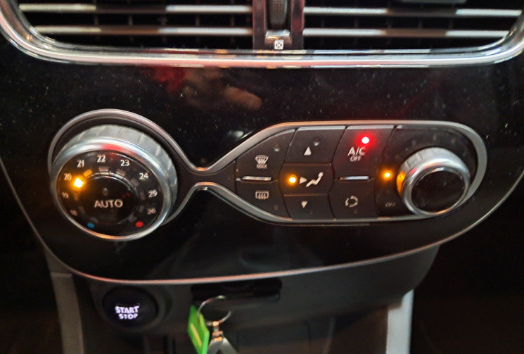 Renault Clio  IV 1.2 16V 75 cv Limited climauto gps  - TBE - SUIVI ENTRETIEN- DISTRI OK  - GARANTIE 